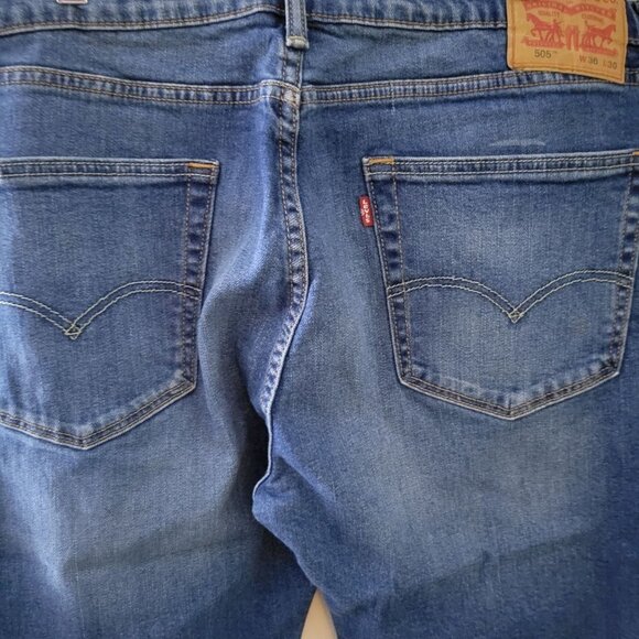 Levi's 505 Men's 36x30 Irregular Straight Leg Medium Wash Blue Denim Jeans - Picture 11 of 12